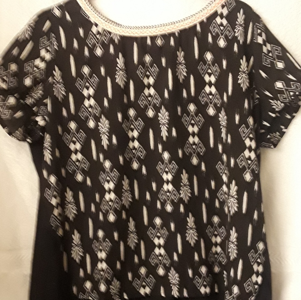 Like new Xhilaration high-low top